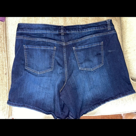 Lane Bryant 18 dark denim jean shorts womens Good condition! - Picture 3 of 5